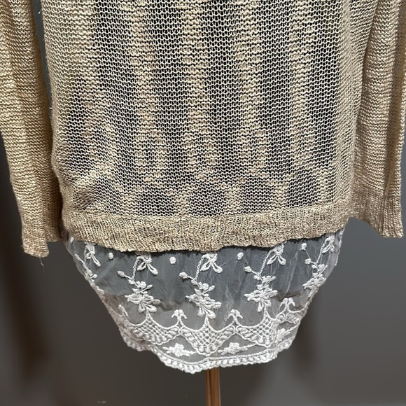 🔥Umgee USA 🌸 cold shoulder layered lace knit sweater Sm - Picture 4 of 5
